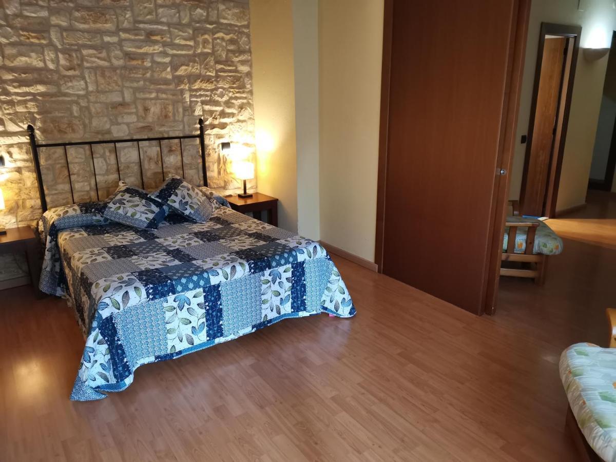 Hostal Del Senglar L'Espluga de Francoli Ngoại thất bức ảnh