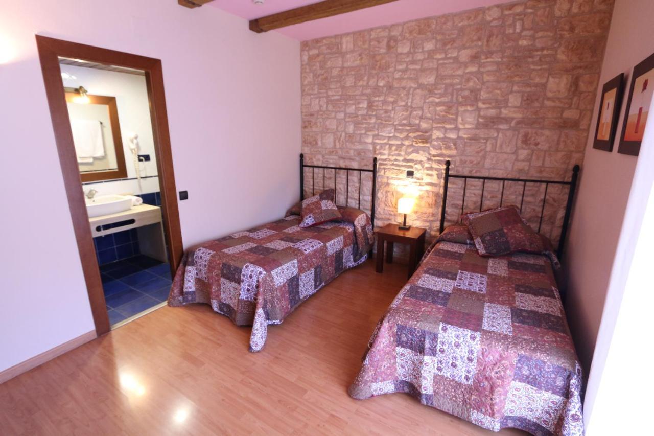 Hostal Del Senglar L'Espluga de Francoli Ngoại thất bức ảnh