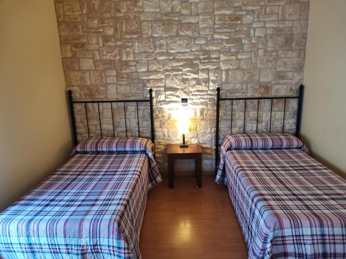 Hostal Del Senglar L'Espluga de Francoli Ngoại thất bức ảnh